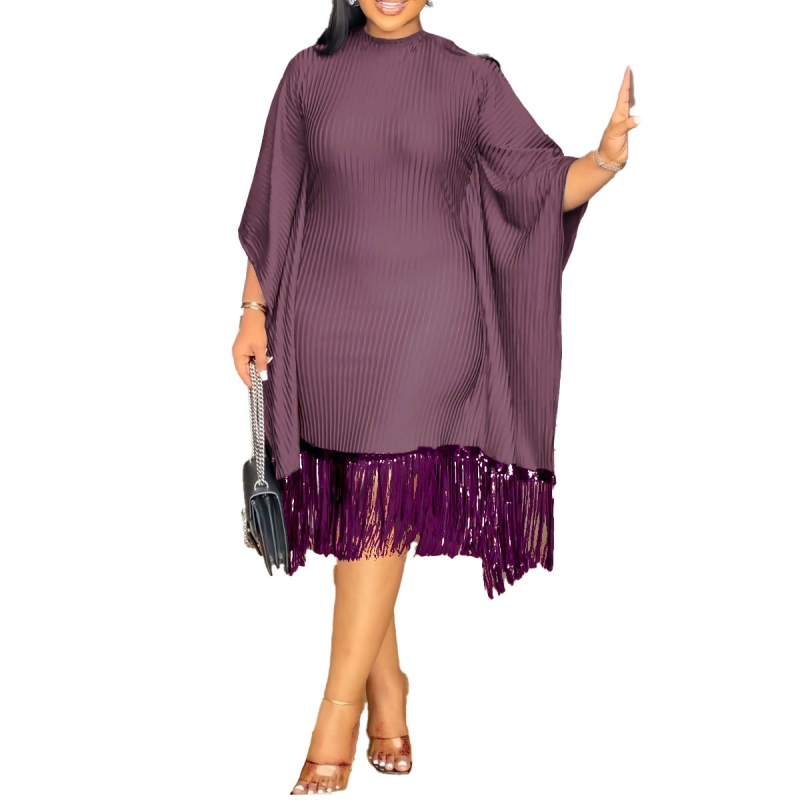 Rochie cu paiete și ciucuri, mâneci tip batwing, guler rotund, lungime medie, talie medie, poliester 80–90%