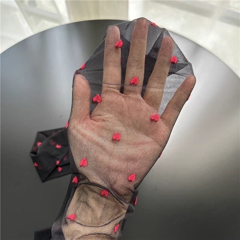 Колготки Mythdoor ултра тънки с дизайн на вълнообразни точки и малки сърца (90–95% нейлон; 10D; ултра тънки; патерн: вълнообразни точки)