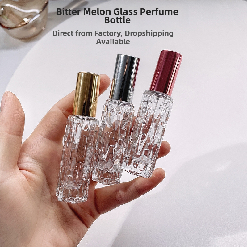 Sticlă de parfum din sticlă suflată, cu pulverizator și difuzor cu bile metalice