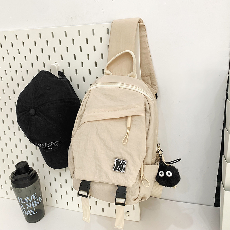 Кроссбоди чанта от найлон с цип, джоб за мобилен телефон и ID карта, мек корпус, триизмерен външен дизайн, уличен стил, зима 2024