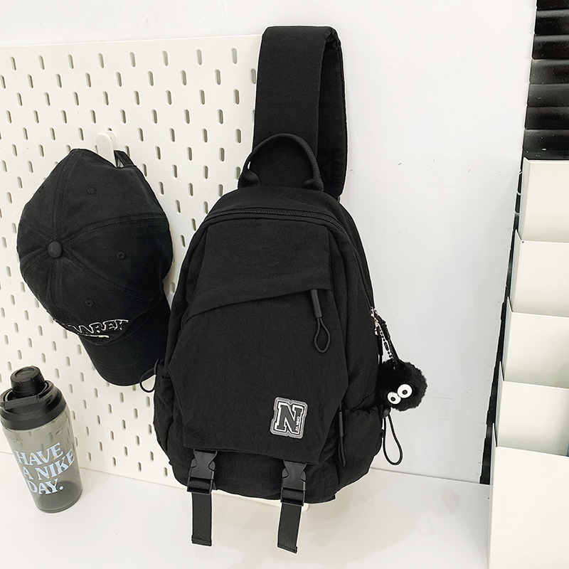 Кроссбоди чанта от найлон с цип, джоб за мобилен телефон и ID карта, мек корпус, триизмерен външен дизайн, уличен стил, зима 2024