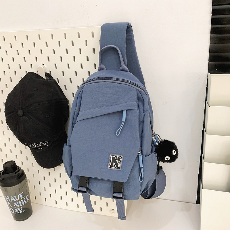 Кроссбоди чанта от найлон с цип, джоб за мобилен телефон и ID карта, мек корпус, триизмерен външен дизайн, уличен стил, зима 2024