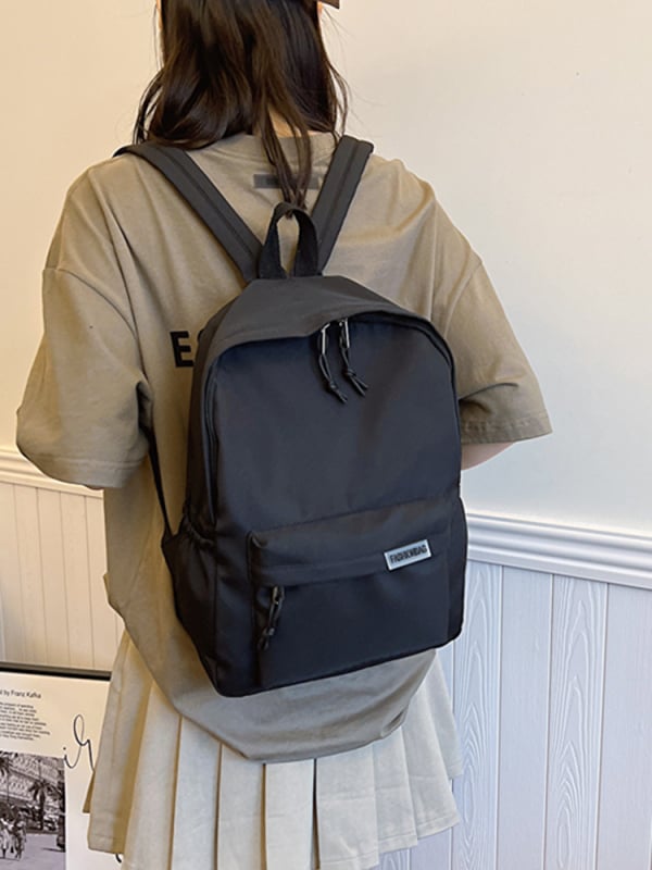 Studentu mugursoma - ultra viegla neilona materiāla, ergonomiskas izliektas plecu siksnas, poliestera oderde