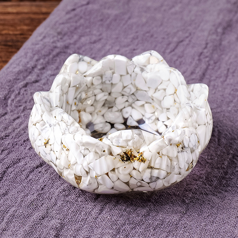 Lotusz virággal díszített füstölő tartó alap kristály kavicsos gyanta betéttel (Anyag: Kristály; Márka: Runyangshi; Kategória: Geometriai forma)