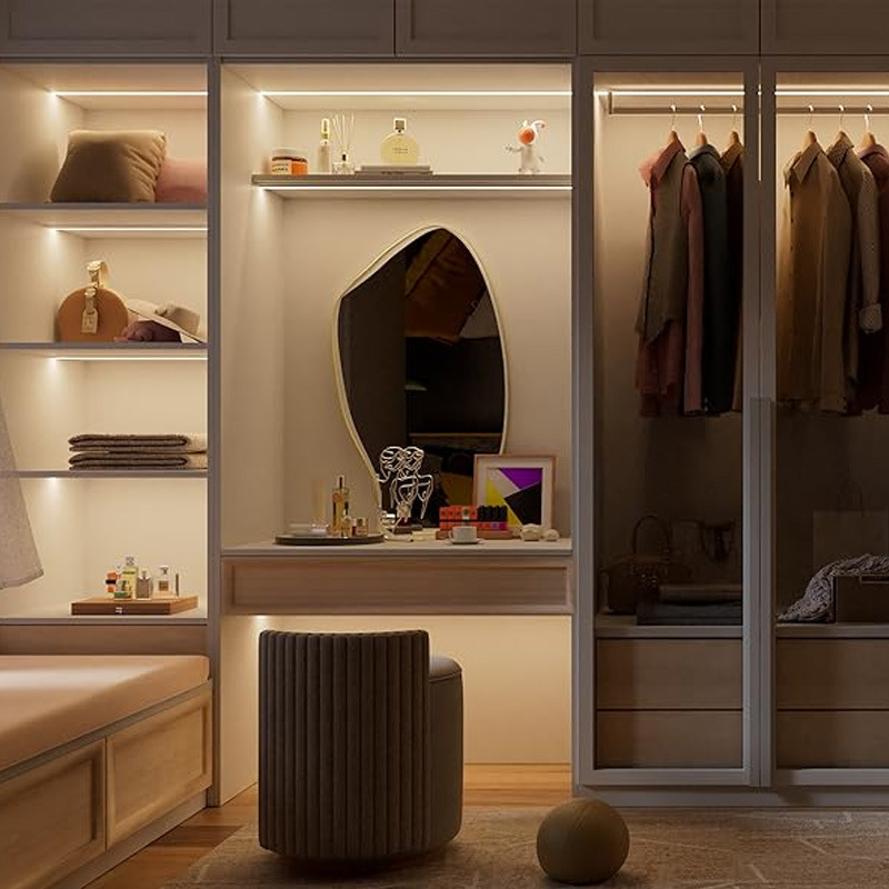 Bandă LED COB cu 320 LED/m, intrare 5/12/24V, reglare prin atingere, flux luminos 1100 lm, CRI 80