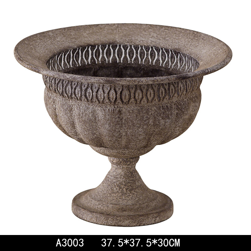 Vază de flori din fier, în stil european retro, pe bază înaltă – manufactură manuală, decor metalic pentru casă, cadou de casă nouă pentru un prieten