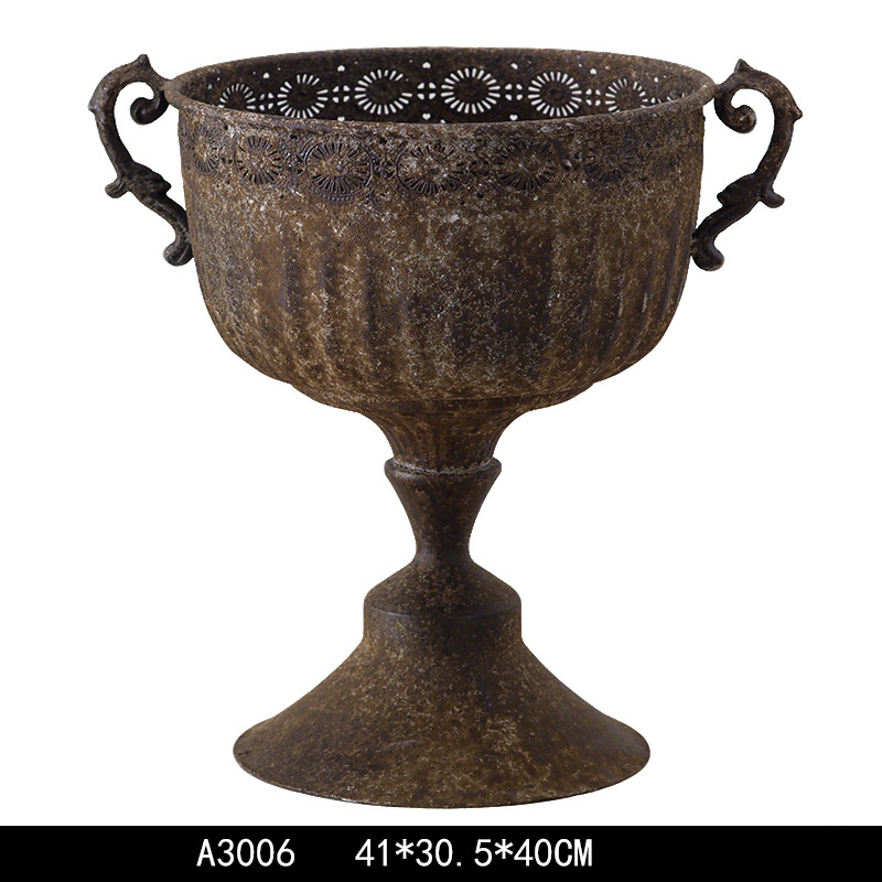 Vază de flori din fier, în stil european retro, pe bază înaltă – manufactură manuală, decor metalic pentru casă, cadou de casă nouă pentru un prieten