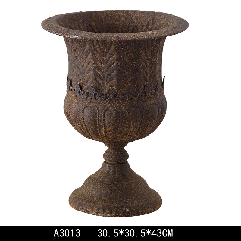 Vază de flori din fier, în stil european retro, pe bază înaltă – manufactură manuală, decor metalic pentru casă, cadou de casă nouă pentru un prieten