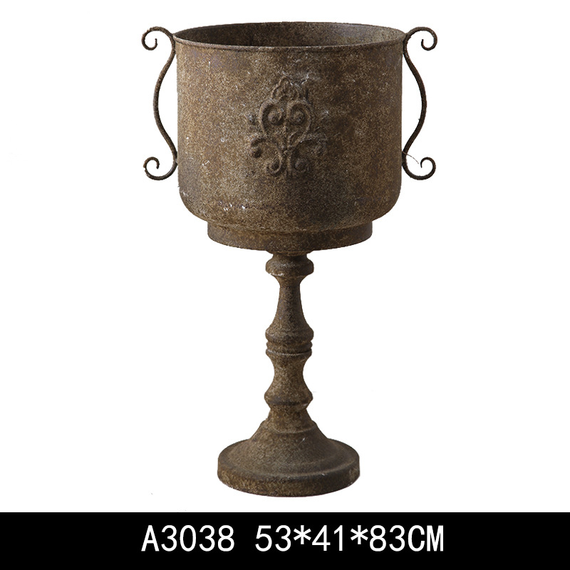 Vază de flori din fier, în stil european retro, pe bază înaltă – manufactură manuală, decor metalic pentru casă, cadou de casă nouă pentru un prieten