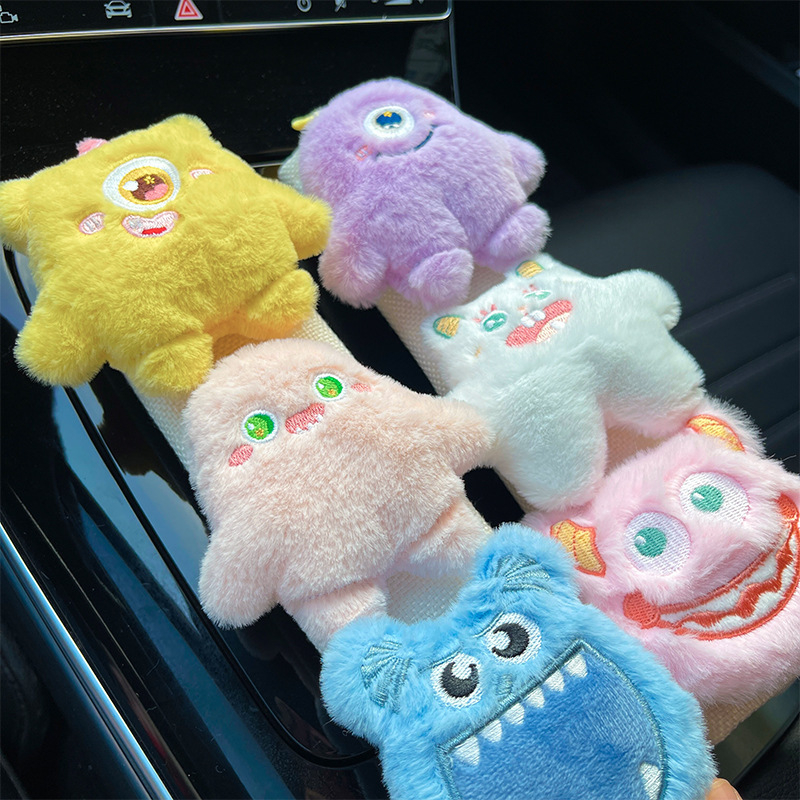 Acoperire pentru centura de siguranță auto – decor interior protecțional, păpușă monstru desen animat, Love Candy Boy, origine China, fără personalizare