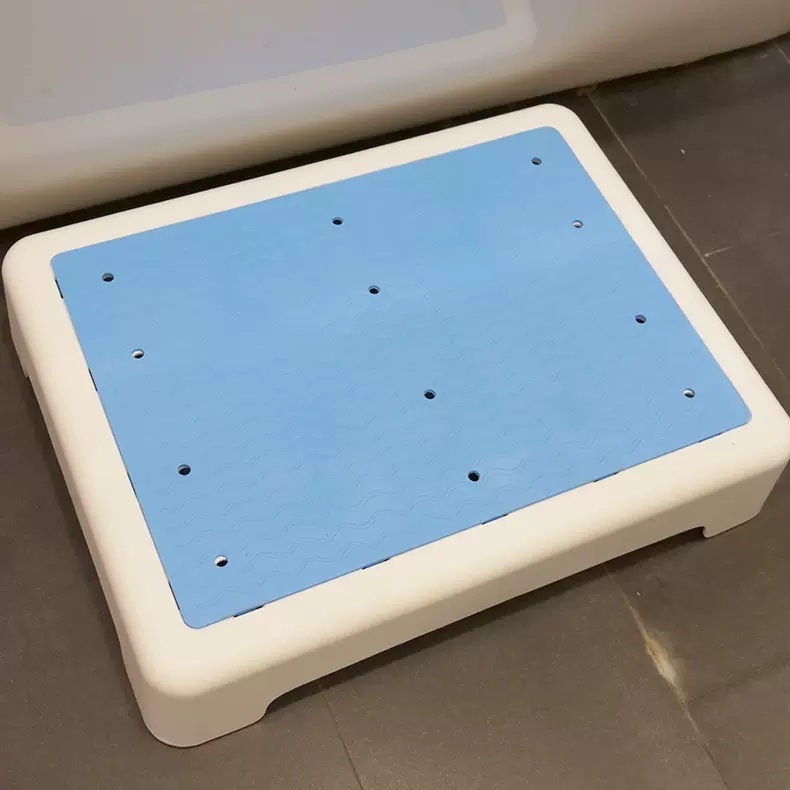 Plastikinė lengvai nešiojama antišlidu kojų taburetė senjorams (Kilmes: Taizhou; Sulankstoma: Ne; Importas: Ne)