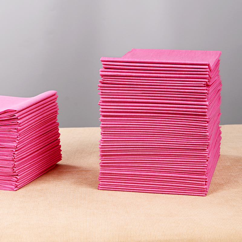 100 vienreizējās lietošanas gultas palagi no nešķiedētā auduma, pastiprināti, piemēroti skaistumkopšanas salonam, masāžai un viesnīcām