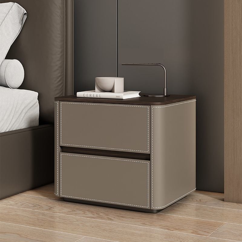 Нощно шкафче от масивно дърво в италиански стил с кожен плот, за спалня; мултифункционално; напълно сглобено; E0 сертификация
