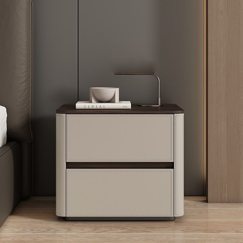 Tömörfa éjjeliszekrény olasz stílusban saddle bőr felülettel, hálószobába, többfunkciós, teljesen összeszerelve, E0 minősítésű