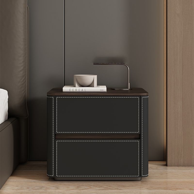 Tömörfa éjjeliszekrény olasz stílusban saddle bőr felülettel, hálószobába, többfunkciós, teljesen összeszerelve, E0 minősítésű