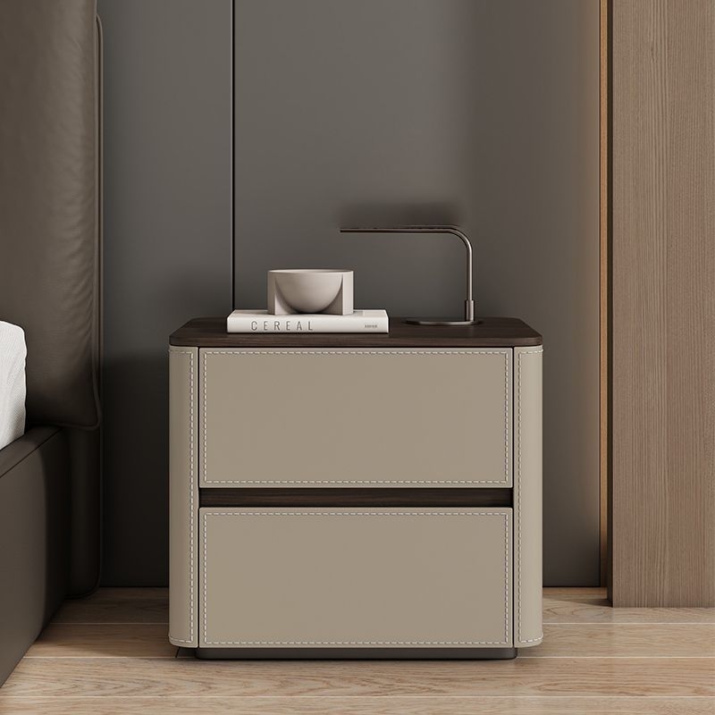 Tömörfa éjjeliszekrény olasz stílusban saddle bőr felülettel, hálószobába, többfunkciós, teljesen összeszerelve, E0 minősítésű