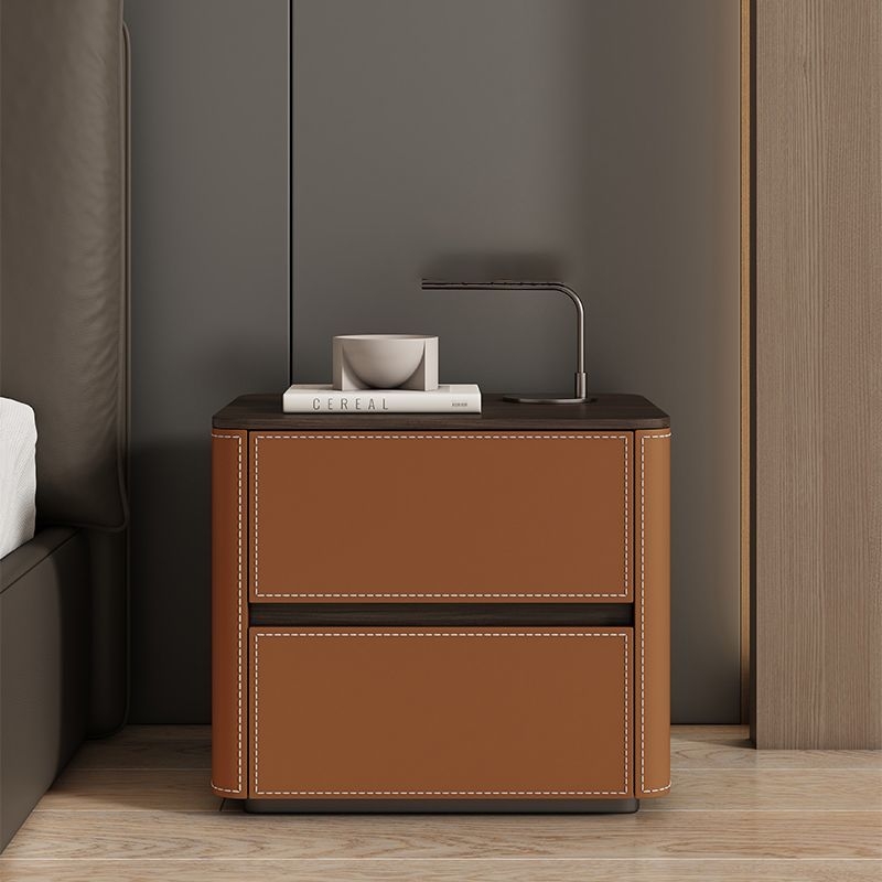 Tömörfa éjjeliszekrény olasz stílusban saddle bőr felülettel, hálószobába, többfunkciós, teljesen összeszerelve, E0 minősítésű