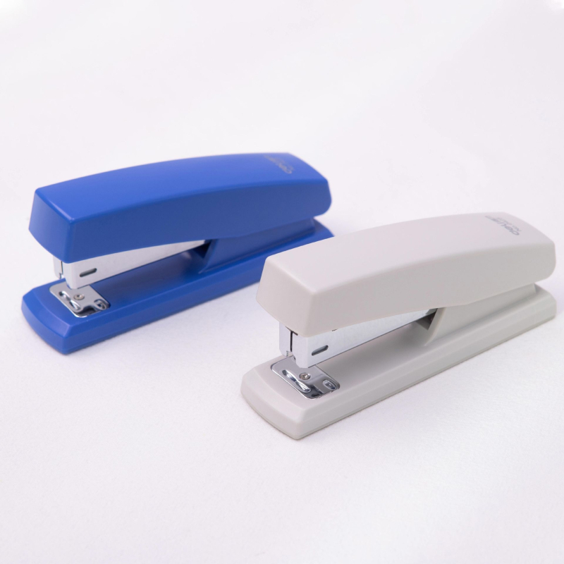 Rankinis stapleris gėlių įpakavimui, metalinis korpusas, sidabro spalvos apdaila, įtraukti No. 24 spaustukai ir universaliniai spaustukai, tolerancija 1–2 cm