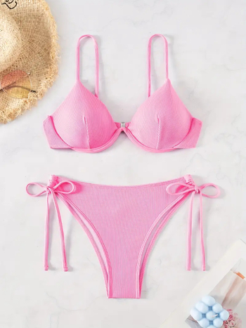 Δύο κομμάτια μαγιό με μεταλλική στήριξη και επένδυση για το στήθος, ανοιχτή πλάτη, μονόχρωμο, γρήγορα στεγνώνει πολυεστέρας 82/18, 150 g