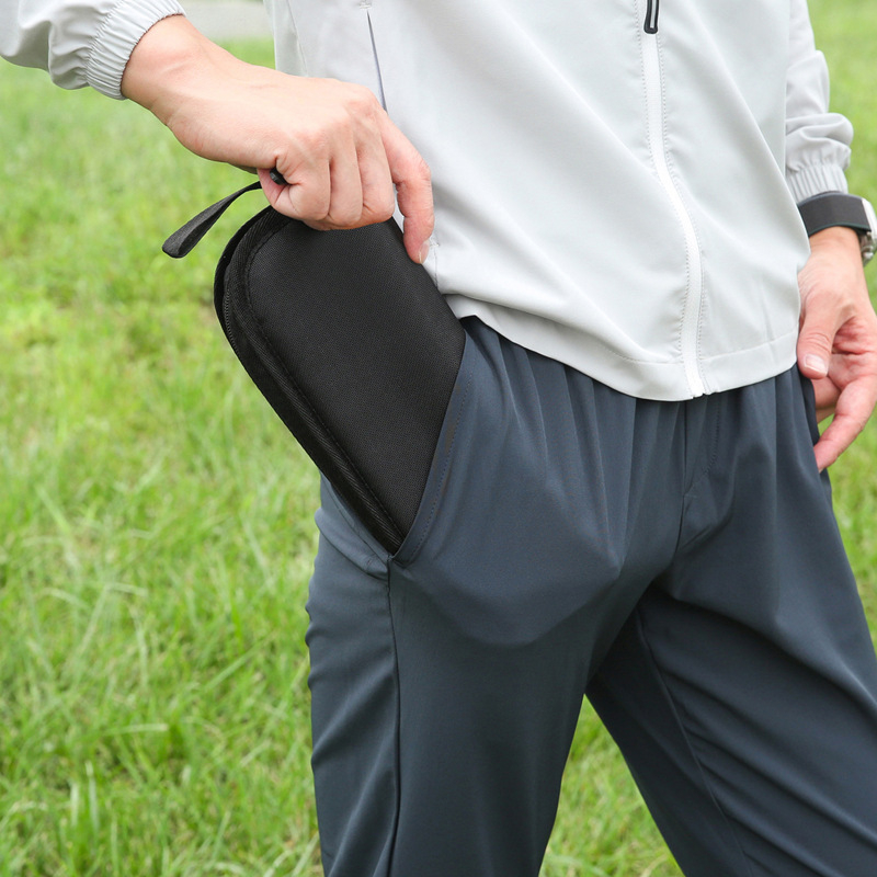 Sulankstoma kėdė - anglinio plieno, matmenys 28×23×26 cm, prekinis ženklas Foreign man, nešiojama kempingui ir žvejybai.