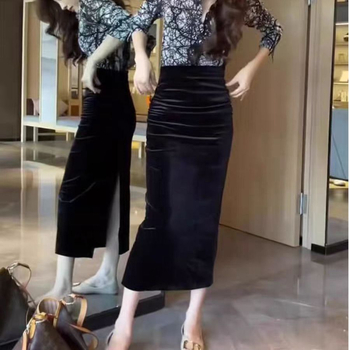 Μακριά βελούδινη φούστα για γυναίκες με εφαρμοστό στήσιμο στους γοφούς, ψηλή μέση (Περιεκτικότητα σε Σπάνξ, Μονόχρωμο σχέδιο, Χειμώνας 2024)