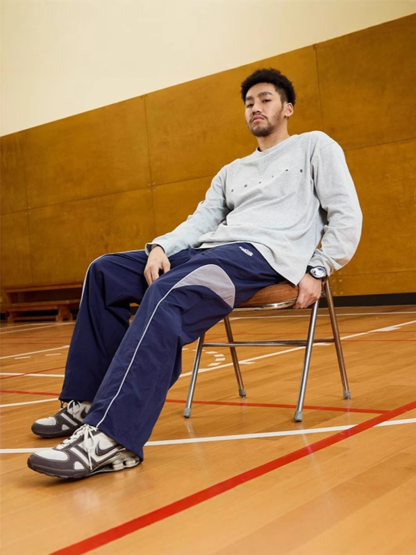 Sportske ležerne hlače ravnog kroja s prugastim uzorkom, poliester (>95%), srednji pojas, proljeće i jesen