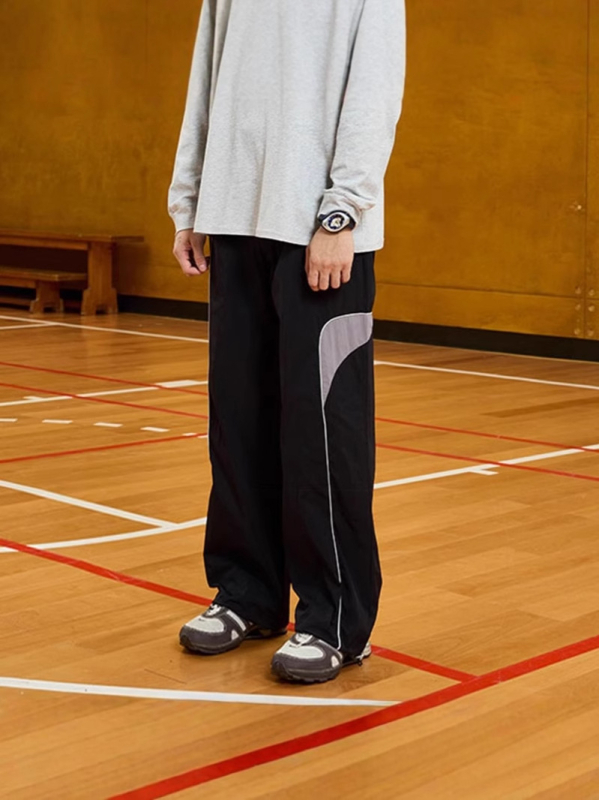 Sportske ležerne hlače ravnog kroja s prugastim uzorkom, poliester (>95%), srednji pojas, proljeće i jesen