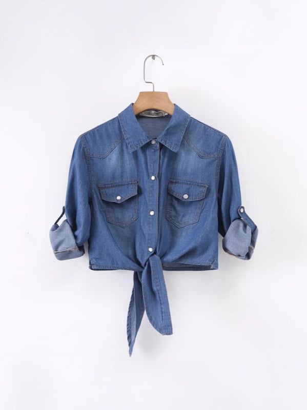 Moteriška džinsinė marškinėlių tipo striukė su raišteliu priekyje, trumpas ilgis, medvilnės-poliesterio mišinys, apykaklė-lapas