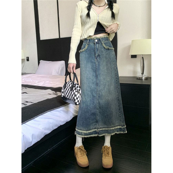 Φούστα σε Α-γραμμή, μεσαίου μήκους, σχέδιο color-block και λεπτομέρειες κολλάζ, ακρυλικό ύφασμα, Φθινόπωρο 2024