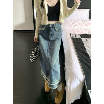 Φούστα σε Α-γραμμή, μεσαίου μήκους, σχέδιο color-block και λεπτομέρειες κολλάζ, ακρυλικό ύφασμα, Φθινόπωρο 2024