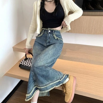 Φούστα σε Α-γραμμή, μεσαίου μήκους, σχέδιο color-block και λεπτομέρειες κολλάζ, ακρυλικό ύφασμα, Φθινόπωρο 2024