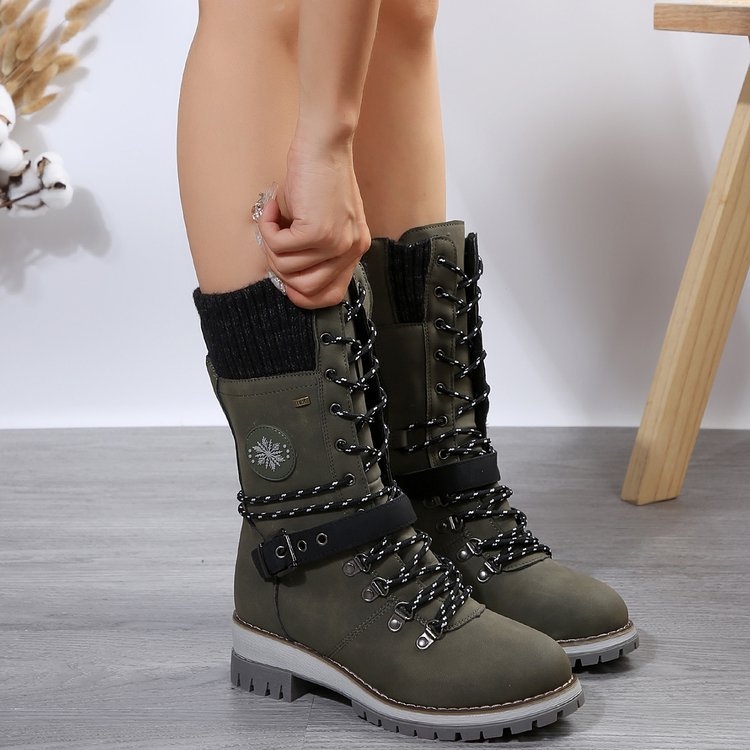 Sieviešu ziemas zābaki vidējā garuma, apaļa purngals, kvadrātveida papēdis, vilnas šuvums ar sprādzi, kokvilnas virsdaļa