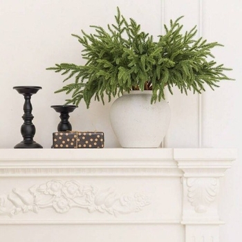Ramură de pin Norfolk – decor artificial din plastic pentru Crăciun, stil clasic