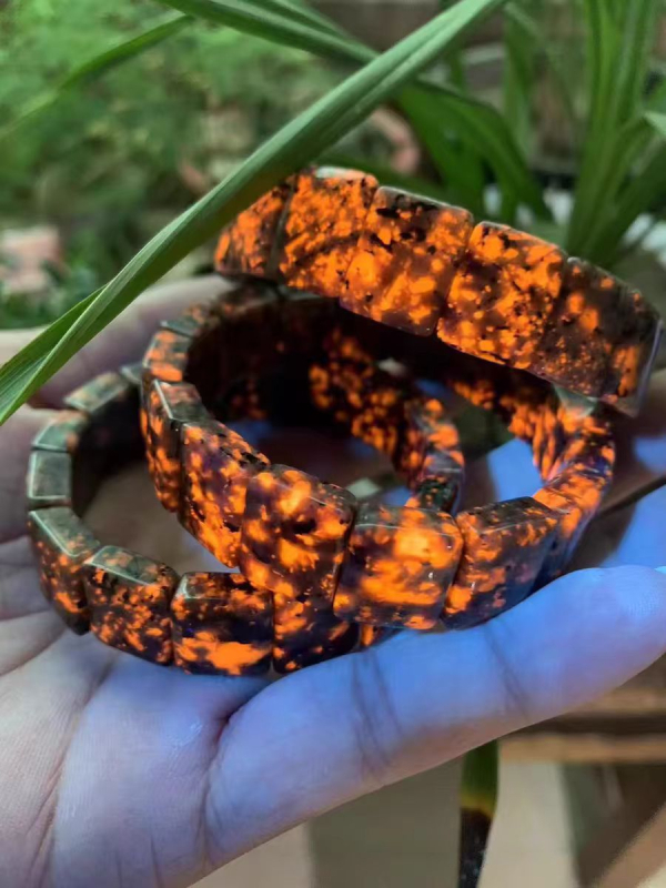 Muška narukvica od kamena – ručno izrađena, geometrijski dizajn, poklon za zaposlenike