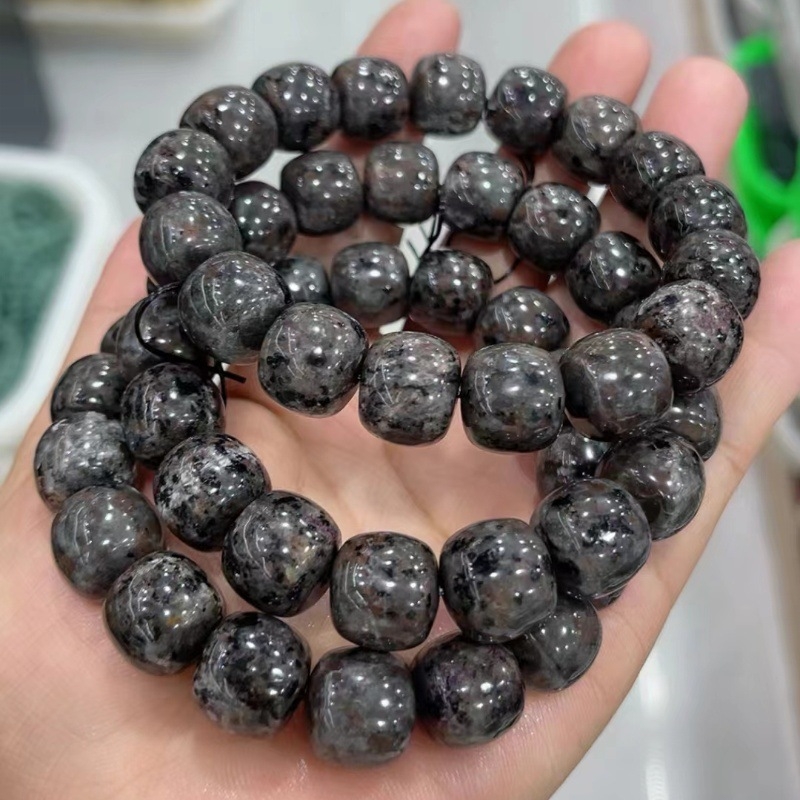 Muška narukvica od kamena – ručno izrađena, geometrijski dizajn, poklon za zaposlenike