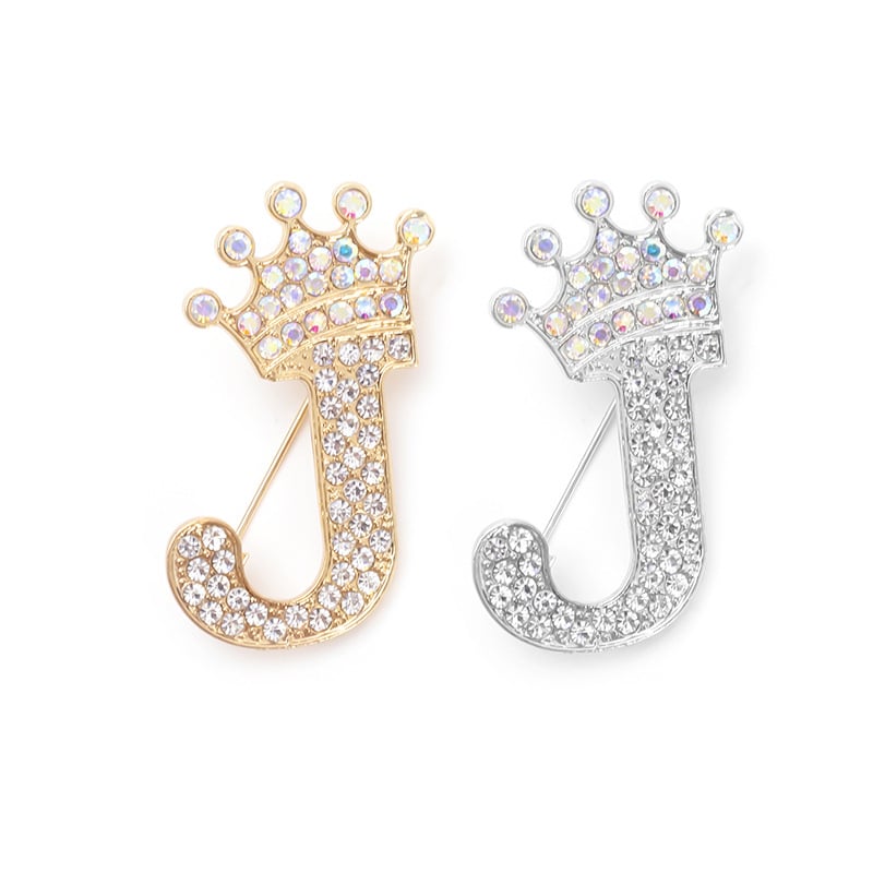 Broš sa slovom – cinkova legura; Stil: slova; Funkcije: spomen, dar; Unisex