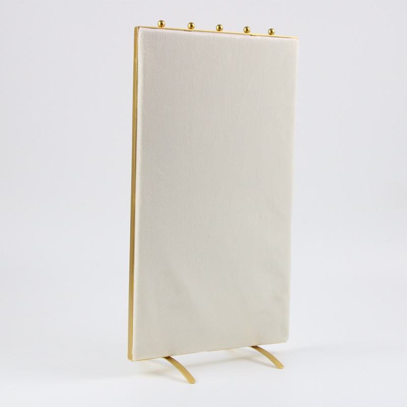 Ράφι κοσμημάτων με μεταλλικό πλαίσιο, βελούδινο περίβλημα, στυλ Maiden wind, προβολή οθόνης, κατασκευή συγκόλλησης