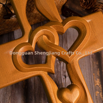 Κρεμαστό με σχέδιο καρδιάς-σταυρός από ξύλο — Holy Carpenter