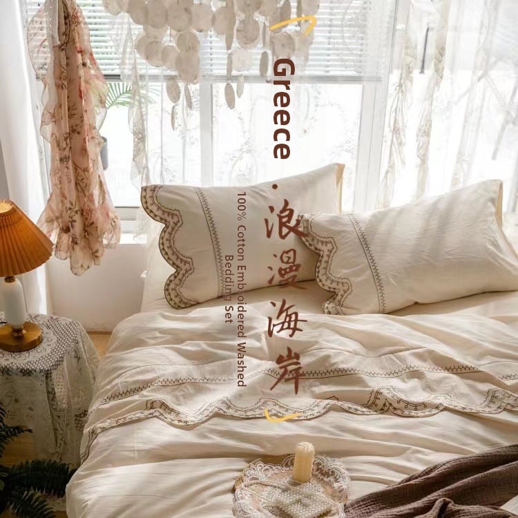 Četrdaļīgs gultas veļas komplekts no 100% kokvilnas ar izšuvumiem