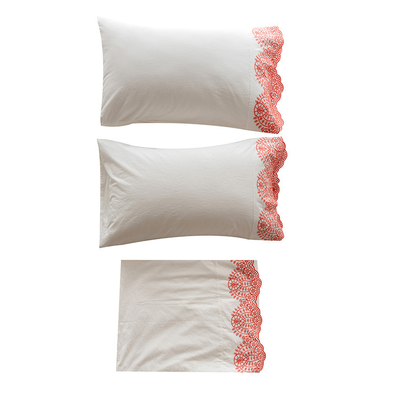 Četrdaļīgs gultas veļas komplekts no 100% kokvilnas ar izšuvumiem