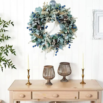 Zils un zelts mākslīgais vainags Ziemassvētkiem — priedes čiekuru dekorācijai mājas durvīm vai sienai (plastmasa; iepakojums Opp maisiņā; dāvana gatavs; Ķīnas Valentīndiena)