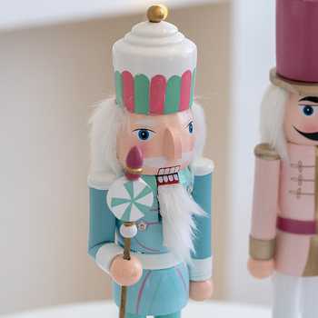 Ξύλινο διακοσμητικό με φιγούρα στρατιώτη από ξύλο καρυδιάς – χριστουγεννιάτικη διακόσμηση