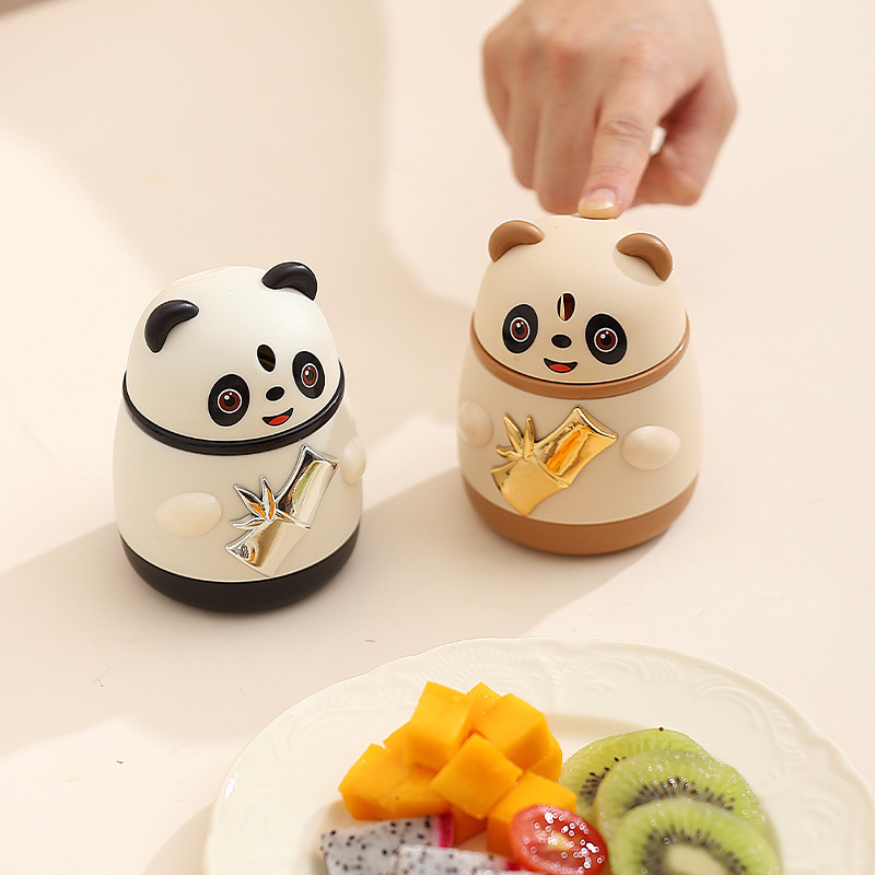 Кутия за клечки за зъби – карикатурен дизайн Гигантска панда, механизъм за натискане, пластмаса, произход Гуандун, възможност за персонализация