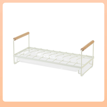 Notekšanas trauku statīvs – mūsdienīgs vienkāršs stils; materiāls: dzelzs māksla + PP; uzstādīšana bez urbšanas caurumiem; virtuves virsma traukiem; izlaiž 2023