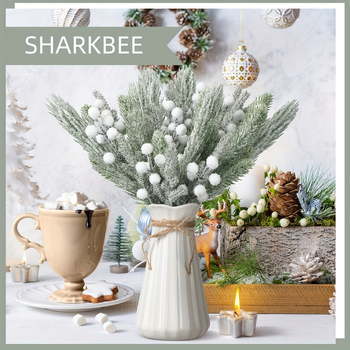 Τεχνηλό κλαδί χριστουγεννιάτικου δέντρου με χιονισμένα άνθη και μούρες, Κωδικός προϊόντος: myc-615; Υλικά: πλαστικό, PVC, αφρός, βελόνες πεύκου; Στυλ: αγροτικό, μοντέρνο μινιμαλιστικό, μοντέρνο τέχνης, αμερικανικό αγροτικό