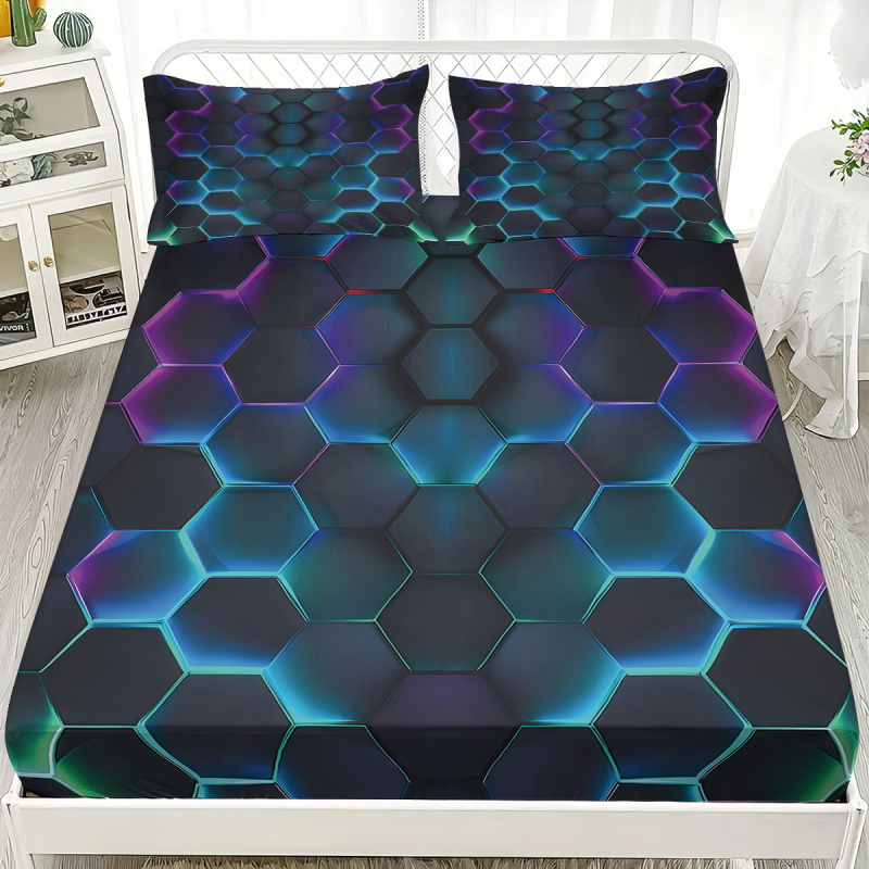 Triju daļu gultas veļas komplekts: gumijots palags ar elastīgu malu + divi spilvenu pārvalki + segas pārvalks; digitālā druka uz ķīmiskas šķiedras auduma, 90 g/m²; mūsdienīgs minimālisma stils.