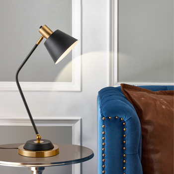 Σκανδιναβικό μοντέρνο επιτραπέζιο φωτιστικό LED, σχήμα πετάλου, μεταλλικό αμπαζούρ, 111–240V