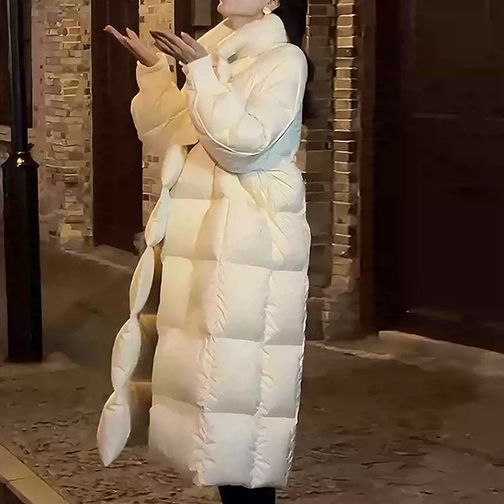 Дамско пухено яке с бял патеши пух (съдържание на пух 51–55%; дебелина: сгъстена; основна материя: спандекс)