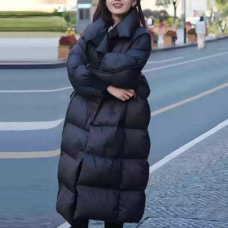 Дамско пухено яке с бял патеши пух (съдържание на пух 51–55%; дебелина: сгъстена; основна материя: спандекс)