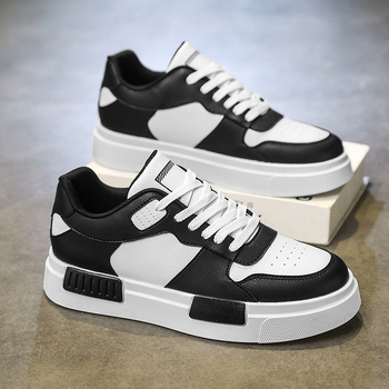 Ανδρικά αθλητικά παπούτσια, δερμάτινο επάνω μέρος, καουτσούκ σόλα, διχτυωτή επένδυση, κλείσιμο με κορδόνια, στρογγυλή μύτη